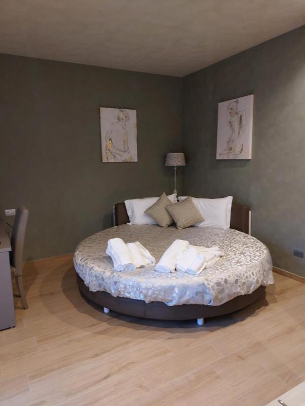 Notti O' Tunn Luxury Rooms In Centro Geraci Siculo Kültér fotó