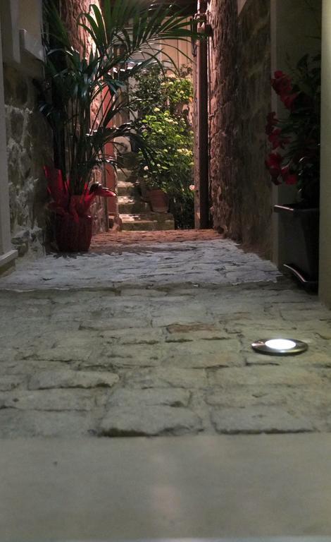 Notti O' Tunn Luxury Rooms In Centro Geraci Siculo Kültér fotó