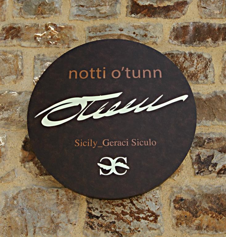 Notti O' Tunn Luxury Rooms In Centro Geraci Siculo Kültér fotó