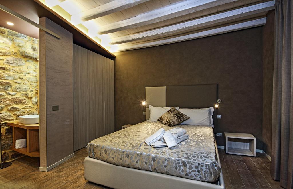 Notti O' Tunn Luxury Rooms In Centro Geraci Siculo Kültér fotó