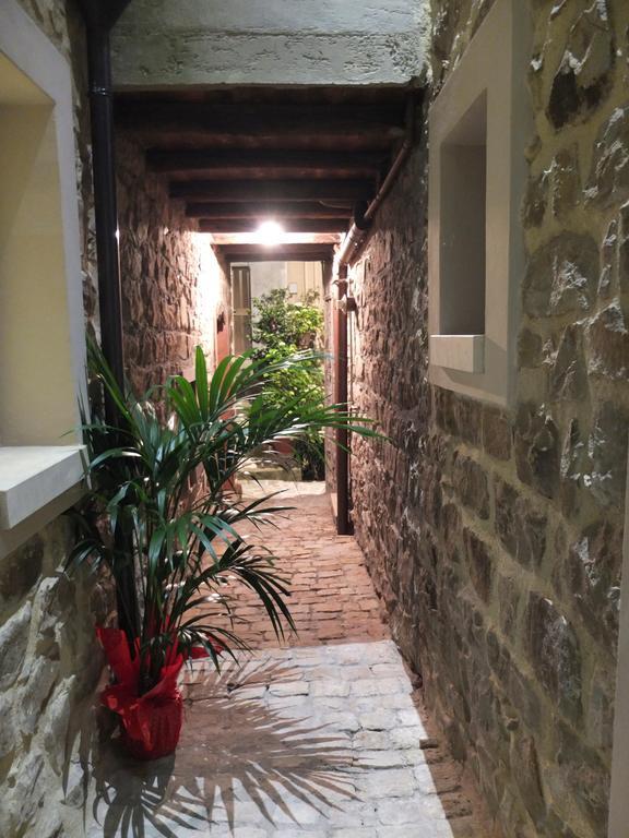 Notti O' Tunn Luxury Rooms In Centro Geraci Siculo Kültér fotó